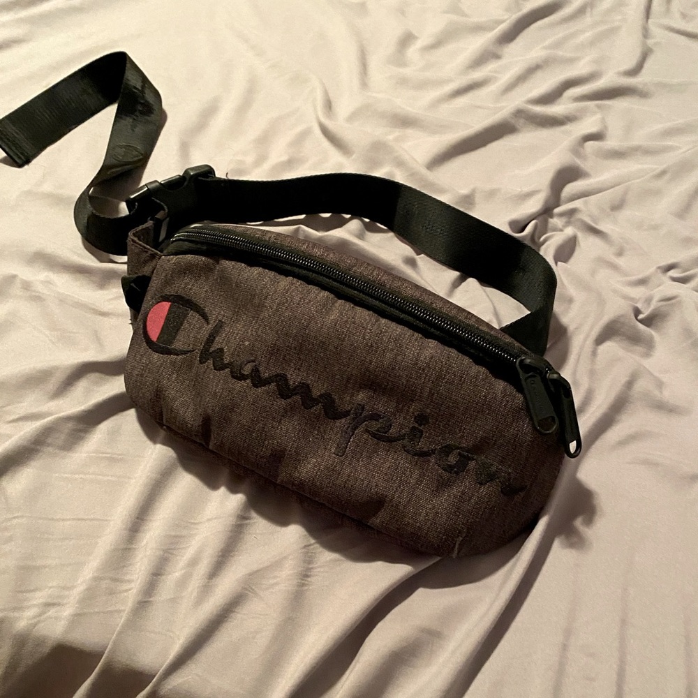 Champion waist pack